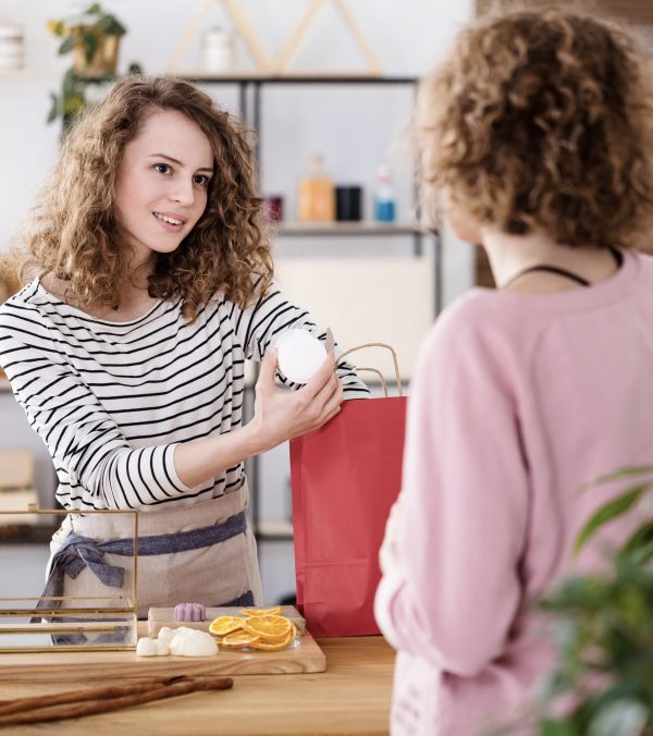Conseiller de vente en produits naturels